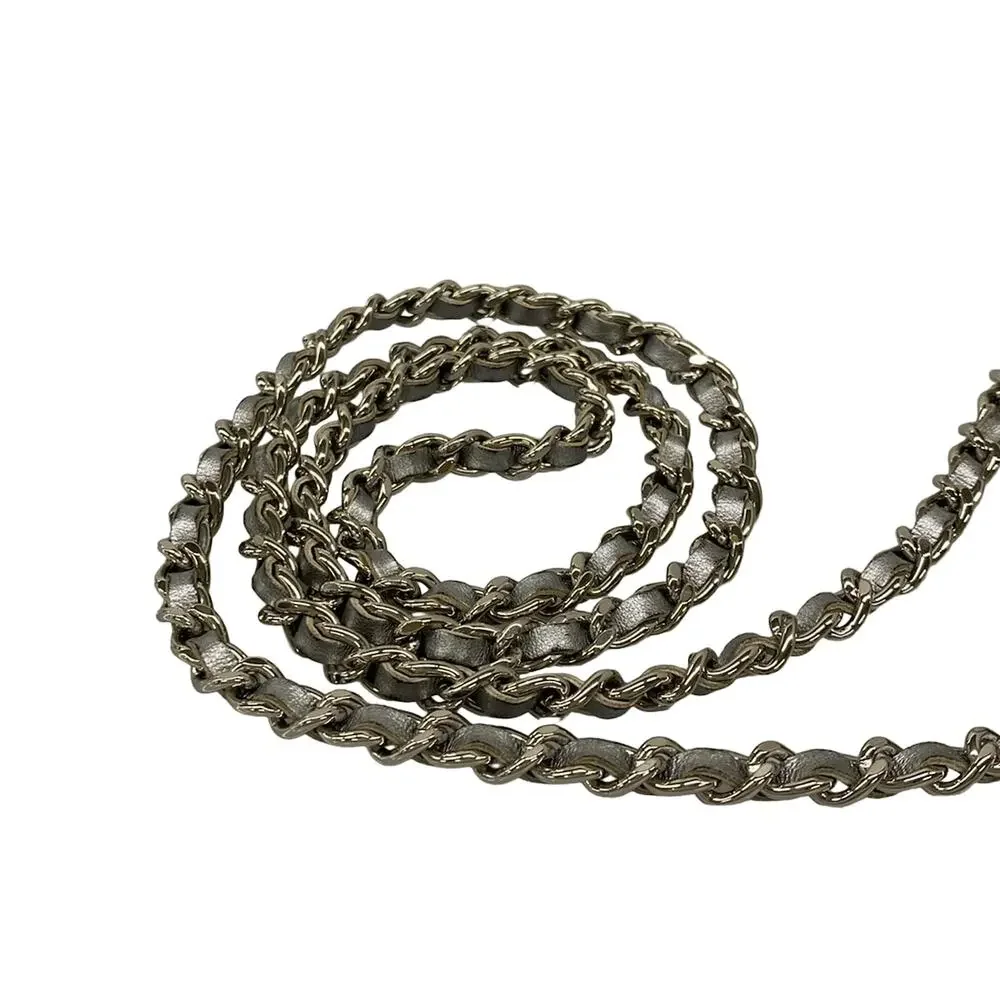 CHANEL 23 closure exterior
